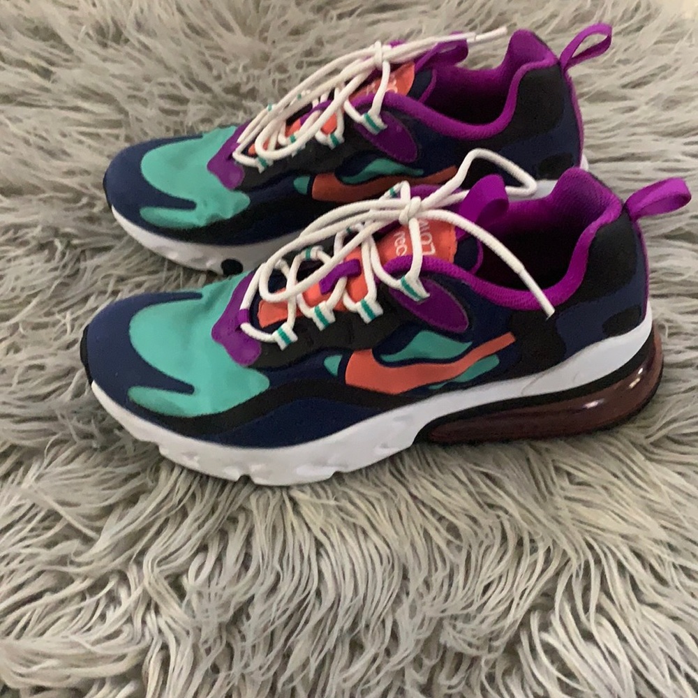 Nike Air 270 react size 5.5 big kids